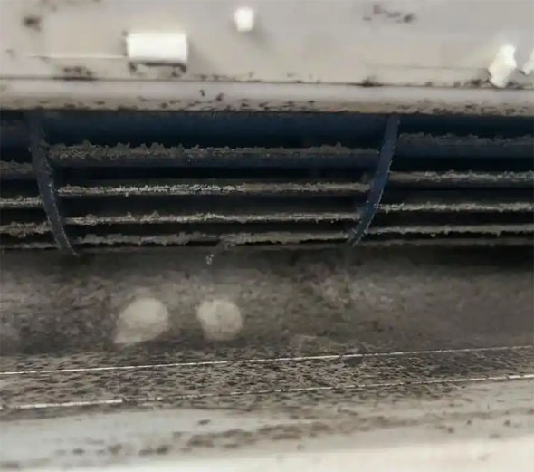 宁武空调吹的风有股烧焦味是怎么回事